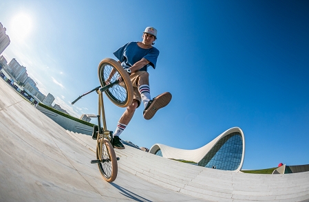 BMX Flatlandfahrer Viki Gomez